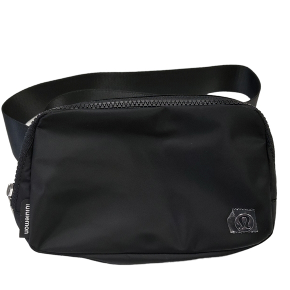 Lululemon Everywhere Belt Bag 1L Black - Picture 2 of 5